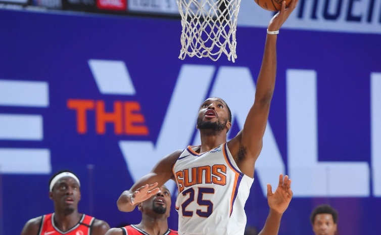 Mikal Bridges impulsa a los Suns para terminar la pretemporada improvisada